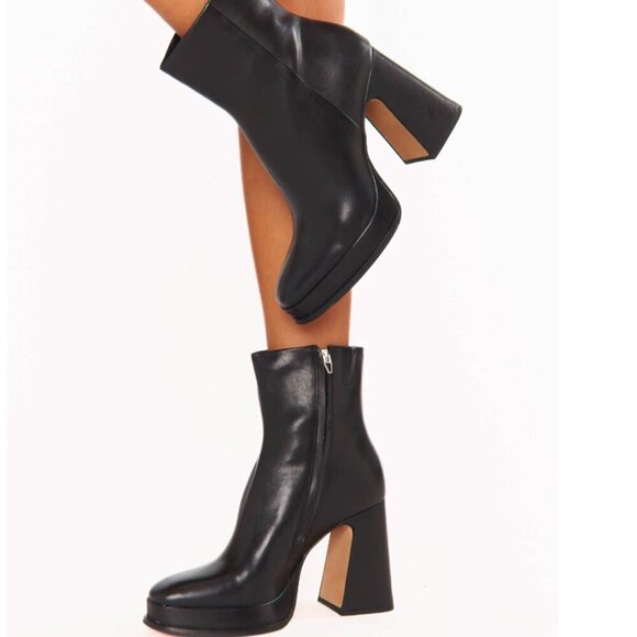Dolce Vita Lochly Platform Bootie - Picture 1 of 8